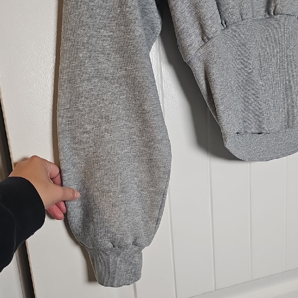 VS M Gray Cropped Sweatshirt - Picture 6 of 13